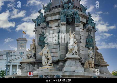 BARCELONA, SPANIEN - SEPTEMBER ,2013 - Blick auf das Kolumbus Denkmal in den Straßen von Barcelona. Stockfoto