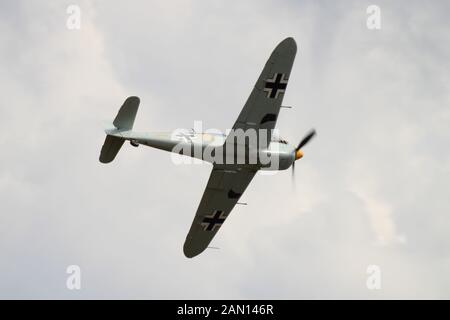 G-BWUE, einem Hispano HA-1112-M1L Buchon in den Farben der Luftwaffe Messerschmitt Bf 109, die im East Fortune in 2013. Stockfoto