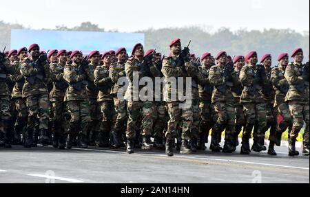 Neu-Delhi, Indien. Januar 2020. Soldaten der indischen Armee marschieren während der Army Day Parade in Neu-Delhi, Indien, 15. Januar 2020. Kredit: Partha Sarkar/Xinhua/Alamy Live News Stockfoto