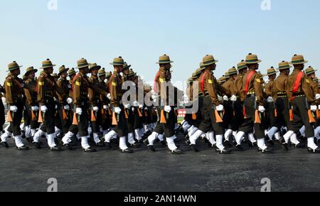 Neu-Delhi, Indien. Januar 2020. Soldaten der indischen Armee marschieren während der Army Day Parade in Neu-Delhi, Indien, 15. Januar 2020. Kredit: Partha Sarkar/Xinhua/Alamy Live News Stockfoto