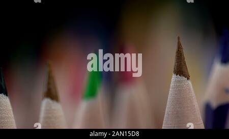 Geschärfte Farbstifte Sortiment, Kunst und Bildung, Individualitätskonzept Stockfoto