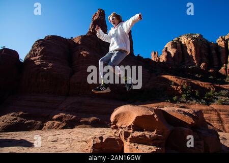 Familienfotos aus Sedona, Arizona, die Tour über rote Felsen machen. Stockfoto