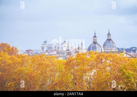 Blick vom Dach des Schlosses von ST. Angelo in Rom. Herbst in Italien. Stockfoto