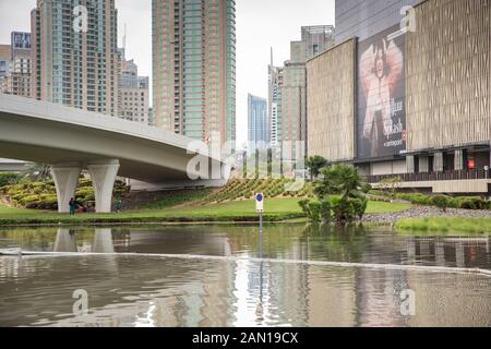 Dubai, Vereinigte Arabische Emirate, 11. Januar 2020: Überschwemmte Straßen von Dubai nach einem schweren Niedergang Stockfoto