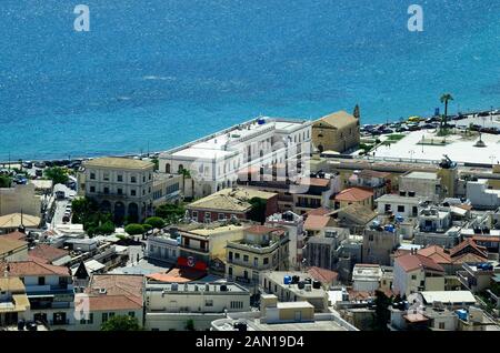 Zakynthos, Griechenland - 26. Mai 2016: Luftaufnahme der Stadt mit Solomos Platz, Bibliothek, Kirche Agios Nikolaos und verschiedene Gebäude Stockfoto