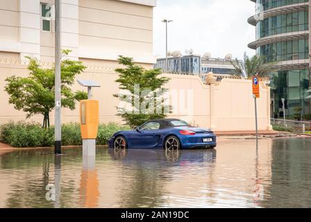 Dubai, Vereinigte Arabische Emirate, 11. Januar 2020: Überschwemmte Straßen von Dubai nach einem schweren Niedergang Stockfoto