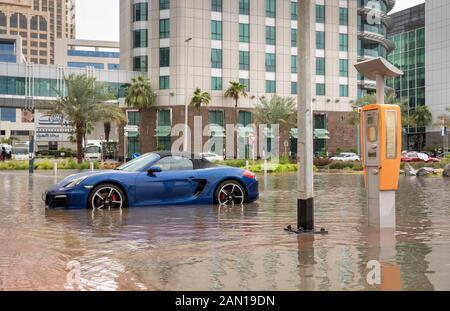 Dubai, Vereinigte Arabische Emirate, 11. Januar 2020: Überschwemmte Straßen von Dubai nach einem schweren Niedergang Stockfoto