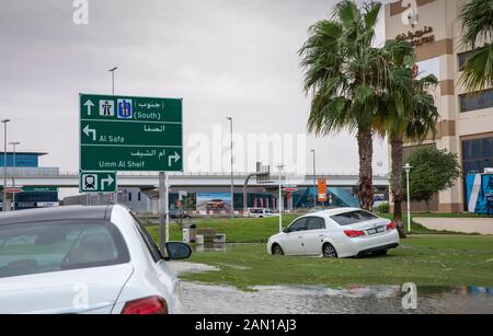 Dubai, Vereinigte Arabische Emirate, 11. Januar 2020: Überflutete Straßen von Jumeirah nach einem schweren Niedergang Stockfoto