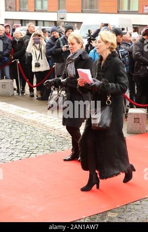 V.l. Anja Nejarri, Dorothea Schenck, Trauerfeier für Jan Fedder, St. Michaelis, Englische Planke, Hamburg, 14.01.2020 Stockfoto