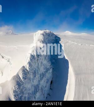Berggipfel Rotarfellshnukur - Die Glaziologische Gesellschaft Frühlingsexpedition, Vatnajokull-Gletscher, Island Stockfoto