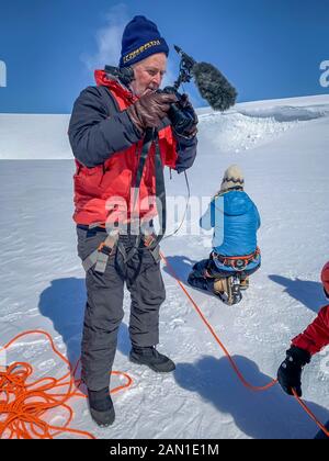 Filmemacher - Die Glaziologische Gesellschaft Frühlingsexpedition, der Vatnajokull-Gletscher, Island Stockfoto