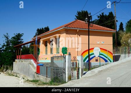 Agios Leon, Griechenland - 28. Mai 2016: Schule in dem kleinen Dorf der Insel Zakynthos Stockfoto