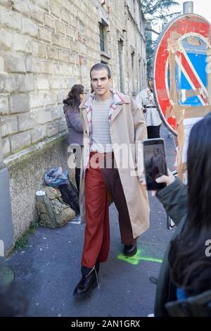Mailand, ITALIEN - 11. JANUAR 2019: Carlo Sestini vor Marni Modenschau, Milan Fashion Week Street Style Stockfoto