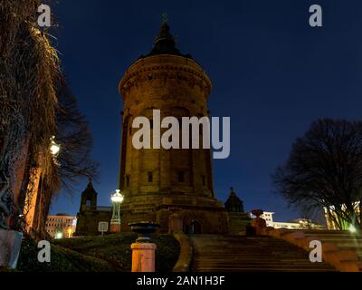 Mannheim "Wasserturm" Wasserturm in Hamburg beleuchtet im winter nacht Stockfoto