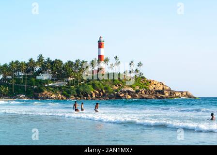 Kovalam, Kelara/ Indien: Einer der schönsten Strände Indiens: Leuchtturm auf der Halbinsel Kovalam Stockfoto