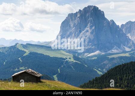 Berge gesehen vom Col Raiser Bereich der Dolomiten, Val Gardena/Gröden, in der Nähe von Santa Cristina / St. Christina in Groeden, Südtirol, Italien Stockfoto