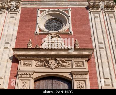 Der prunkvolle, in der Plaza del Salvador gelegene, barocke Eingang zu Iglesia del Salvador, der Kirche des Heilands Gottes. Stockfoto