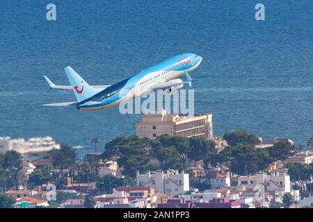 Palma de Mallorca, Spanien - 21. Juli 2018: Flugzeug TUI Boeing 737 auf dem Flughafen Palma de Mallorca (PMI) in Spanien. Boeing ist eine Flugzeughersteller-Basis Stockfoto