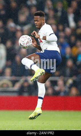 London, ENGLAND - JANUAR14: Ryan Sessegnon von Tottenham Hotspur während der dritten Runde des Emirates FA Cup Reply Match zwischen Tottenham Hotspur und Middlesborough am 14. Januar 2020 im Tottenham Hotspur Stadium, London, England. Stockfoto