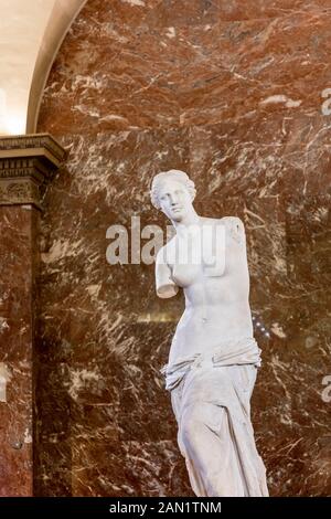 Venus de Milo Skulptur auf dem Display an Musee du Louvre, Paris Frankreich Stockfoto