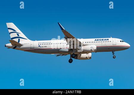 Frankfurt, Deutschland - 8. Juli 2018: Aegean Airlines Airbus A320 Flugzeug am Flughafen Frankfurt (FRA) in Deutschland. Airbus ist ein Hersteller von Flugzeugen Stockfoto