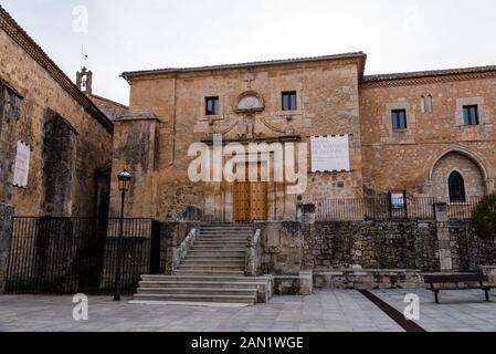 Caleruega, Spanien - 16. April 2019: Museum von Santo Domingo de Guzman in der mittelalterlichen Dorf Stockfoto