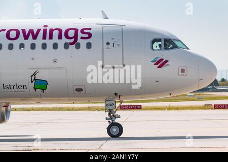 Stuttgart, Deutschland - 14. Juli 2018: Eurowings Airbus A320 Flugzeug am Flughafen Stuttgart (STR) in Deutschland. Airbus ist ein Hersteller von Flugzeugen von Toul Stockfoto