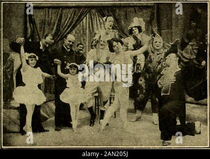 Cinema News and Property Gazette (1912) . KNAVE AUS SPATEN, 2.500 FUSS. Pathe 23 35s. 35s. 30 s. 30 s. CHARLEY COLMS UND DIE DAN- CERS KETTE 1.730 FUSS. Pathe 27. April 20. 20s. 20s. 20s. Schwarzes BLUT, 3.000 Fuß. Exklusiver 26. August £14 £12 £10 £9 TODESRITT 2.200 Fuß. ,, 29. Juli Gebucht Hatte £4 £4 DEN RING, DER 3.000 Fuß bindet. , - £6 £& £5 10s. £5 10s. 3 m ausgetrommelt. - i £A £4 £4 Telegramme: KINEMATOGRAPH GRAMOF1LM (PICCY.) L< 3NDON. Handel . Ltd. Telefon: Gerrard 679. 55-9, Shaftesbury Avenue GERRARD 7595 (Feature Fil m Dept. i London. , W, September 1912. FILME.-S. Stockfoto
