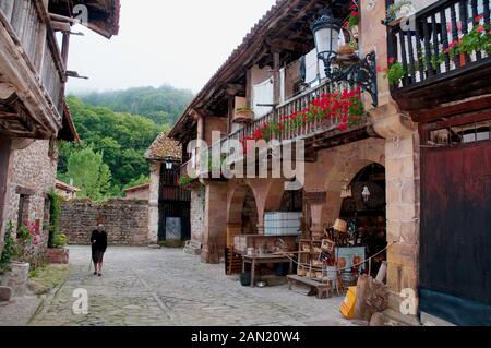 Straße. Barcena Mayor, Cantabria,. Spanien. Stockfoto