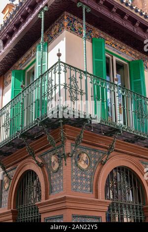 Eine Keramikfabrik der Jahrhundertwende im Herzen von Triana dient heute als das traditionelle und avantgardistische Hotel Triana Montalván Stockfoto
