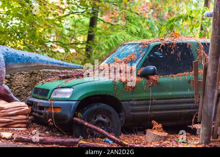 Matlock Bath, UK - 6. Oktober 2018: Auto Movie prop aus der Jurassic Park film Gullivers Kingdom in Matlock Bath gefunden Stockfoto