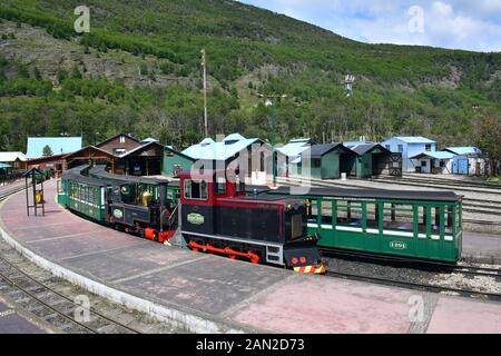 Lokomotive, Zug vom Ende der Welt, El Tren del Fin del Mundo, Ushuaia, Tierra del Fuego (Land der Feuer), Argentinien, Südamerika Stockfoto