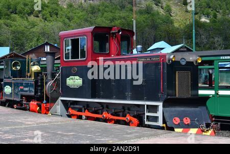 Lokomotive, Zug vom Ende der Welt, El Tren del Fin del Mundo, Ushuaia, Tierra del Fuego (Land der Feuer), Argentinien, Südamerika Stockfoto