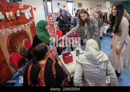 Die Duchess of Cambridge bei einem Besuch in einem Khidmat Center in Bradford, um mehr über die Aktivitäten und Workshops zu erfahren, die im Zentrum und den Organisationen angeboten werden, die sie unterstützen. PA Foto. Bilddatum: Mittwoch, 15. Januar 2020.Siehe PA Story ROYAL Cambridge. Der Lichtbildkredit sollte lauten: Charlotte Graham/Daily Telegraph/PA Wire Stockfoto