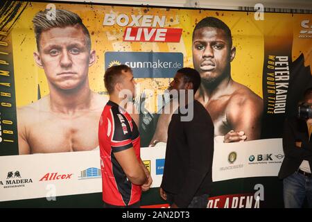 Tomas Šálek und Peter Kadiru bei der Pressekonferenz zur Block-Bräu Box-Gala im" "Hamburg am 14.1.2020 Stockfoto