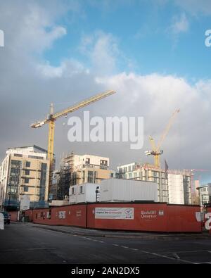 Januar 2020 - neue Wohnblöcke werden in Bristol, Großbritannien, gebaut Stockfoto