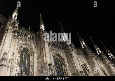 Mailand, Italien: 24. Februar 2019: Kathedrale Duomo di Milano in der Nacht, Piazza del Duomo, Kathedrale des Heiligen Maria Stockfoto