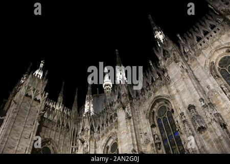 Mailand, Italien: 24. Februar 2019: Kathedrale Duomo di Milano in der Nacht, Piazza del Duomo, Kathedrale des Heiligen Maria Stockfoto