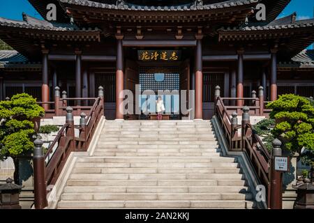 Hongkong, China - November 2019: Die Chi-Lin-Nunnery, ein großer buddhistischer Tempel in Hongkong Stockfoto