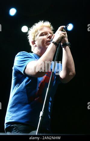 Mailand Italien 09.03.05, Live-Konzert des Nachwuchs beim Festival "Rock in Idro": Dexter Holland während des Konzerts Stockfoto