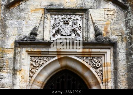 Wappen der Sidney-Familie über der Seitentür der Pfarrkirche St. John the Baptist, Penshurst, Kent, England Stockfoto