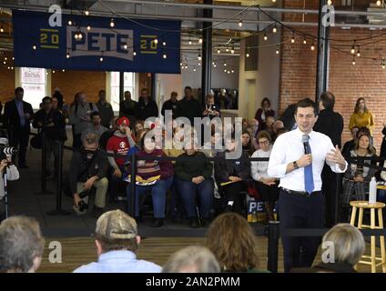 Newton, Vereinigte Staaten. Januar 2020. 2020 der demokratische Präsidentschaftskandidat Pete Buttigieg, ein ehemaliger Bürgermeister von South Bend, Indiana, macht Bemerkungen bei einem Stopp der Rathauskampagne in Newton, Iowa, Mittwoch, 15. Januar 2020. Die Kampagnen kommen bis in die letzten drei Wochen vor Iowas Erstem in der Nation verwarnt 3. Februar. Foto von Mike Theiler/UPI. Credit: UPI/Alamy Live News Stockfoto