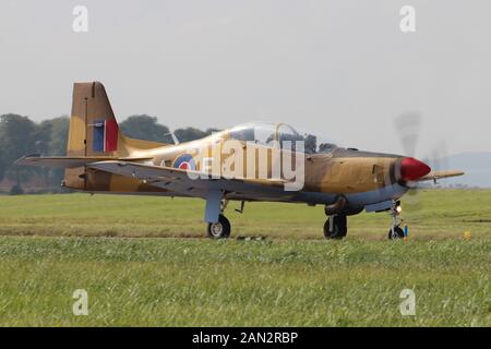 ZF 239, Shorts Tucano T1 von der Royal Air Force in der tucano Display Team betrieben, an RAF Leuchars in 2013. Stockfoto