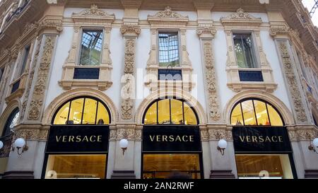 Luxus Versace Fashion Boutique in Italienisch Galleria Vittorio Emanuele, Shopping Stockfoto