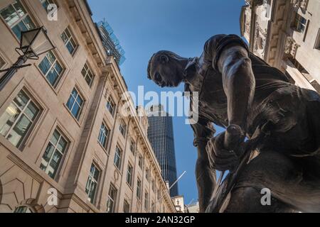 Die Statue des Flesher von Etienne Millner außerhalb Der Leathersellers' Hall in London Stockfoto