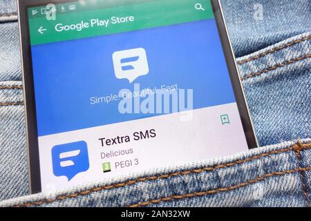 Textra SMS-App auf Google Website spielen Store angezeigt auf dem Smartphone in Jeans Tasche versteckt Stockfoto