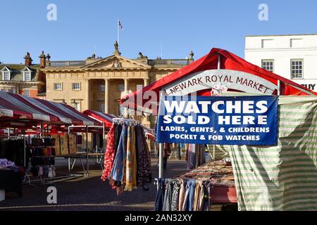 Newark-on-Trent historische Marktstadt in Nottinghamshire, UK. Buttermarket Gebäude. Stockfoto