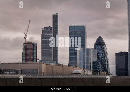 Hohe Gebäude in der City of London Stockfoto