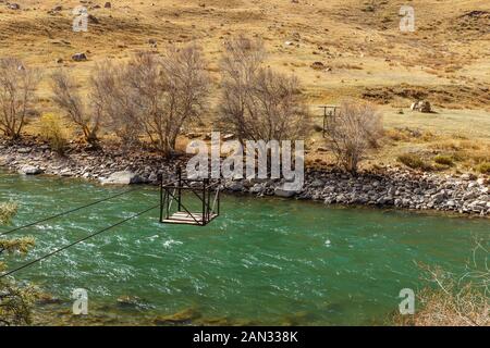 Djumgal kokemeren Fluss, Kirgisistan, River, Fähre über die mountain river Stockfoto