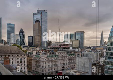 Hohe Gebäude in der City, London, Großbritannien Stockfoto